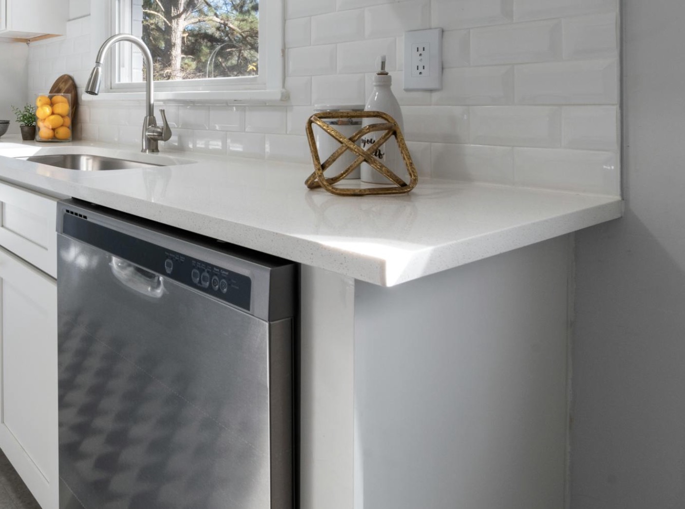 Countertop Edge Profiles 101: Choosing the Right Finish for Your Granbury Kitchen