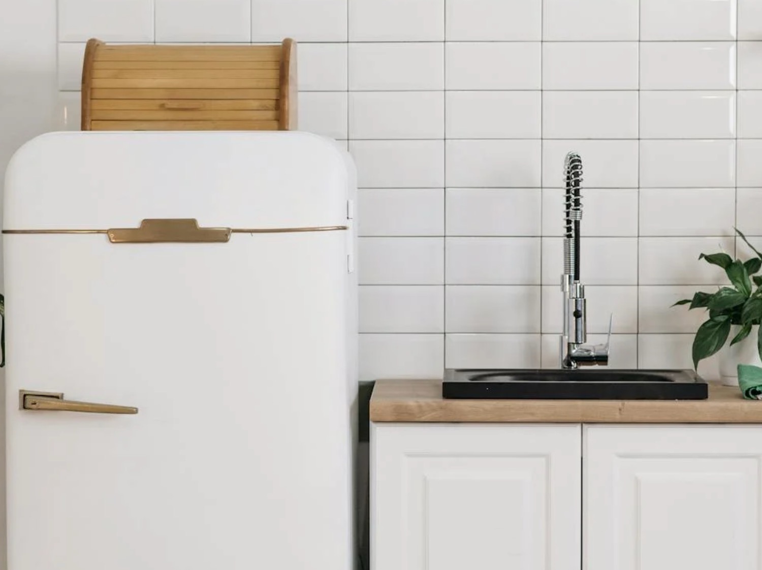 How to Choose the Perfect Tile for Kitchens and Bathrooms