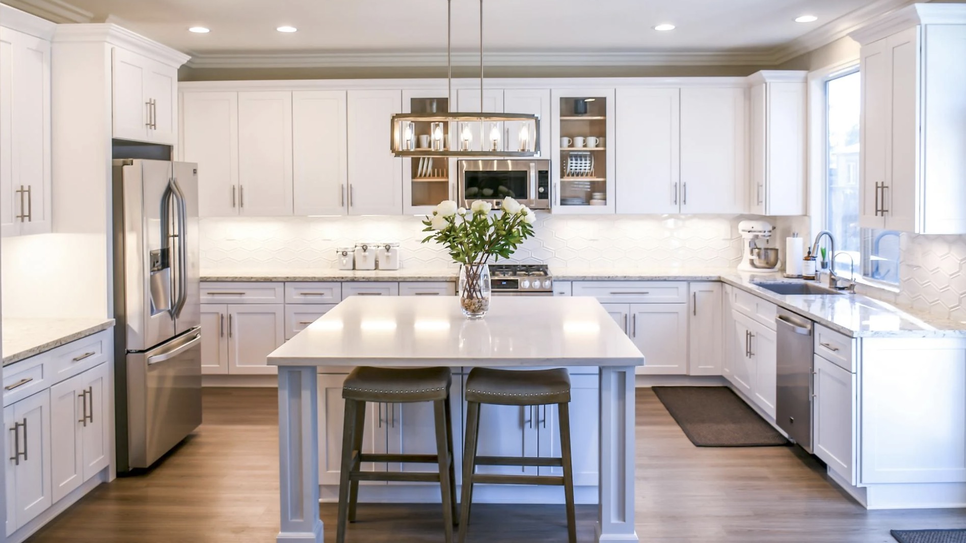 Porcelain Countertops in Granbury: Pros, Cons, and Where They Make Sense