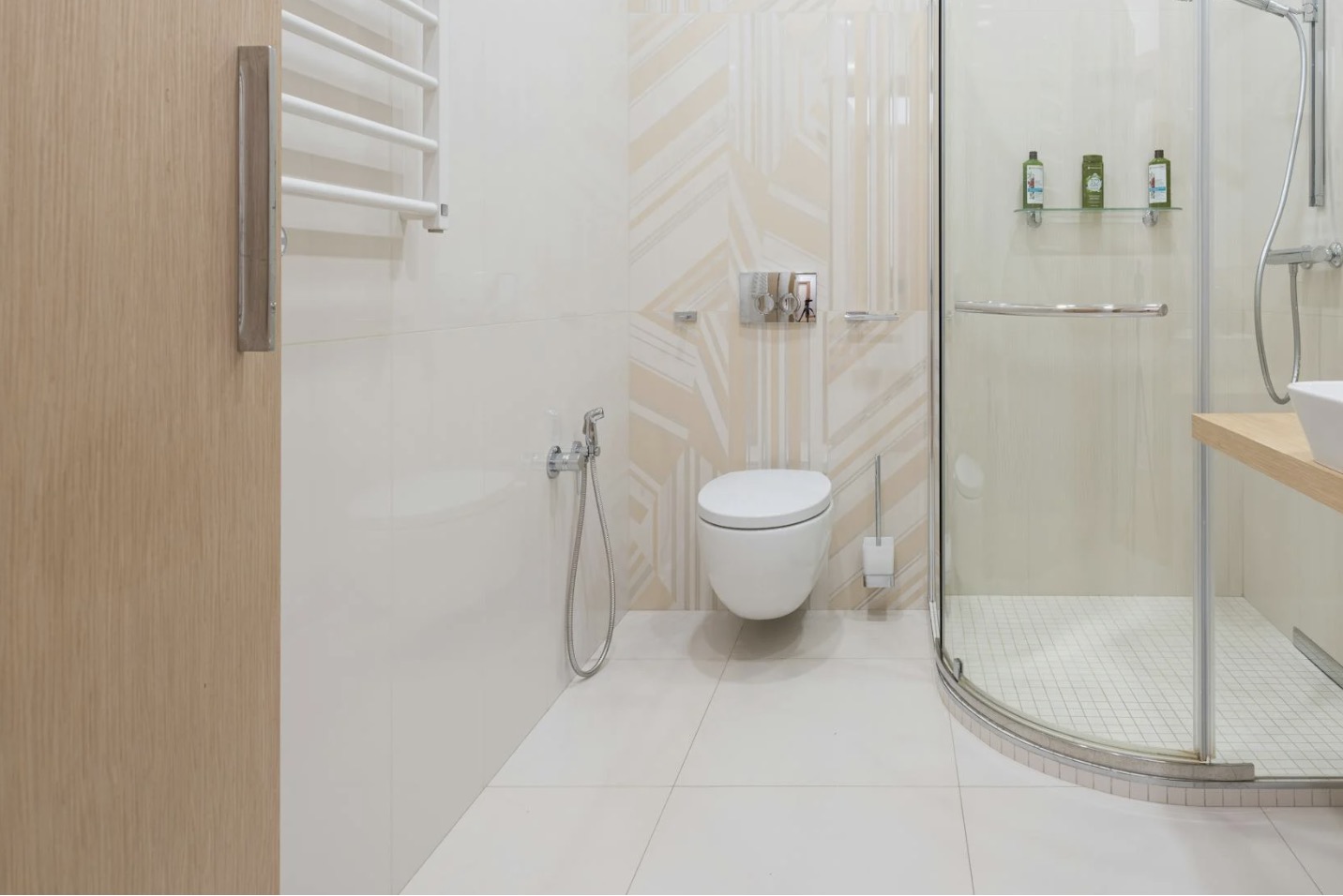 Linear Drain vs Center Drain Showers in Granbury: Pros, Cons, and Tile Layout Tips