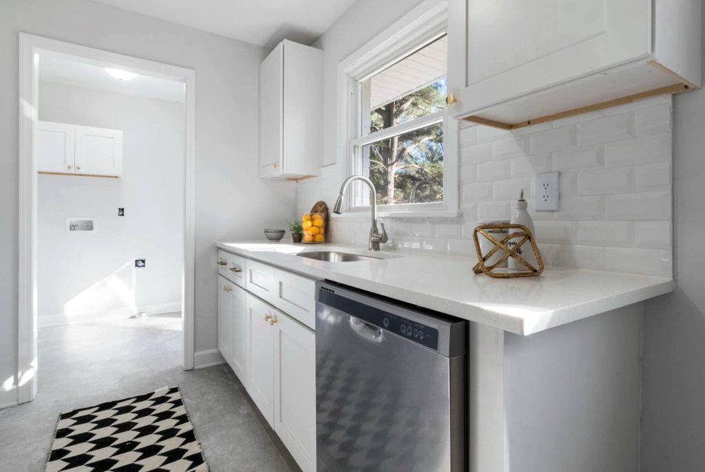 Waterfall Edge Countertops in Granbury 00